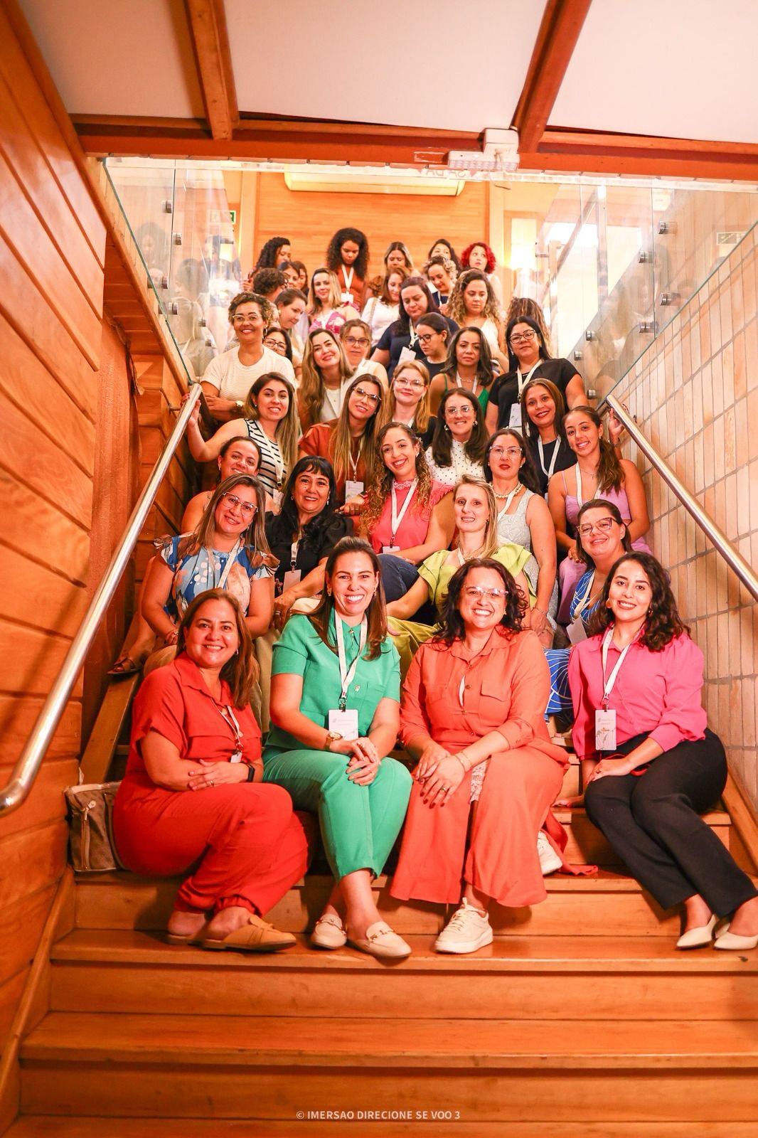 Participantes reunidas na escada durante a imersão
